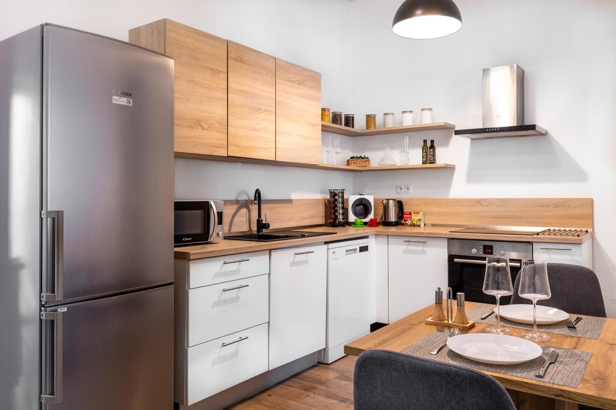 Skackava - Beautiful New Apartment In Direct Centrum, 24H Self Check-In Banska Bystrica Ngoại thất bức ảnh